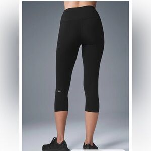 ALO Yoga Criss Cross Black Cropped Leggings S